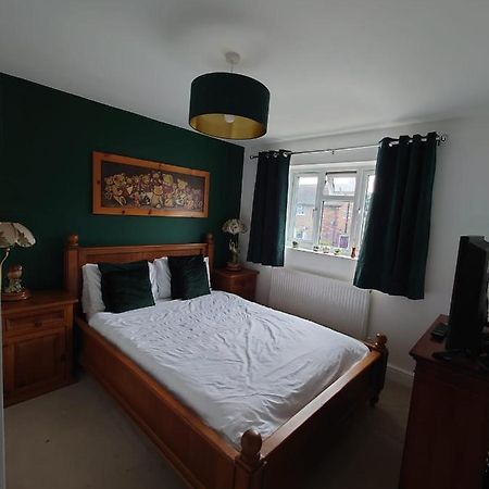 Lovely Rooms In A Quiet Place Of 워킹 외부 사진