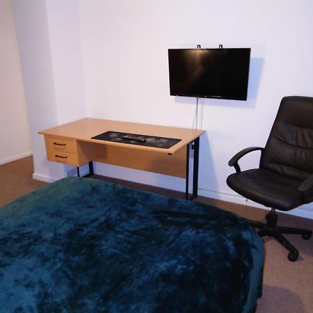Lovely Rooms In A Quiet Place Of 워킹 외부 사진