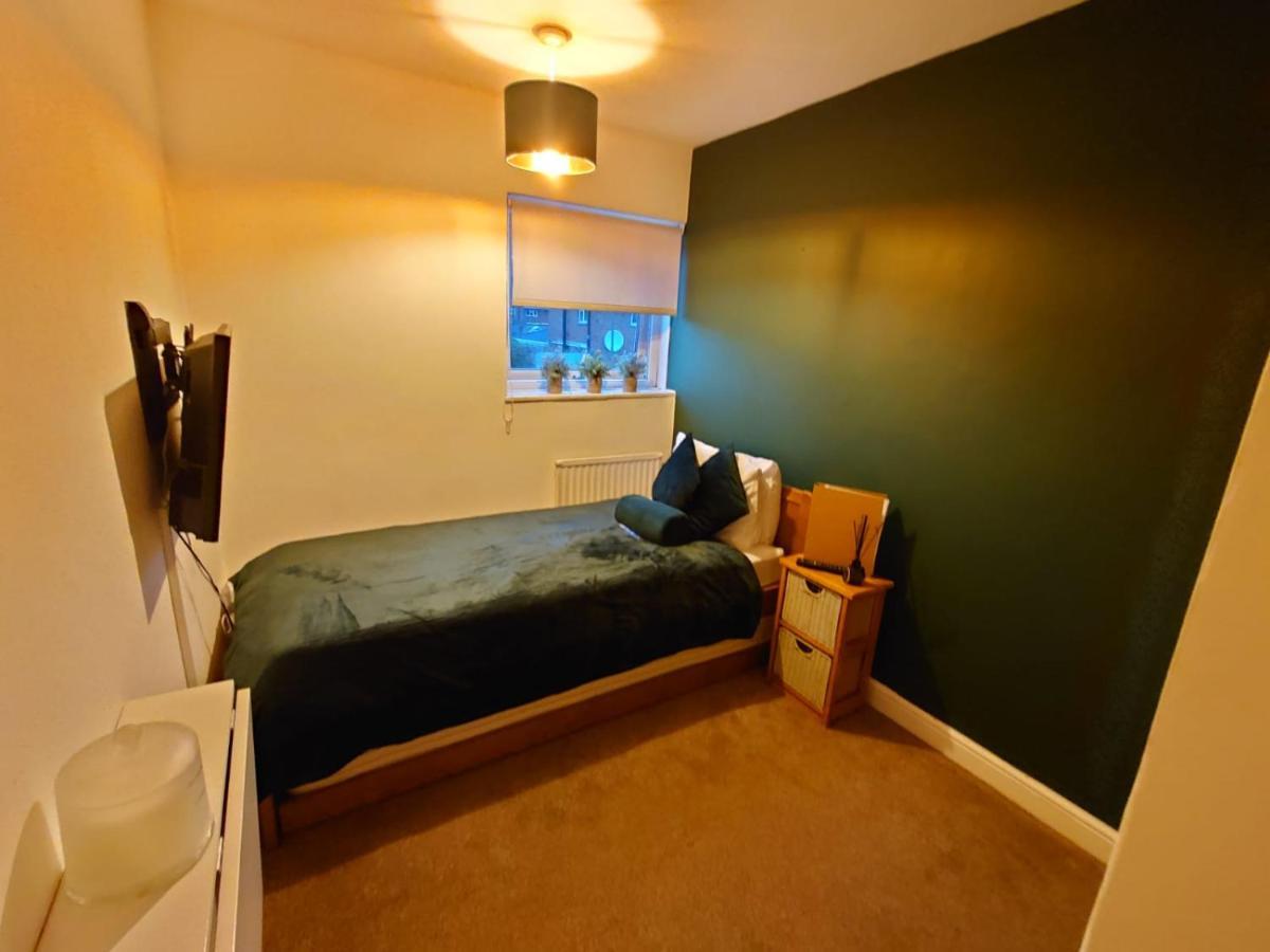 Lovely Rooms In A Quiet Place Of 워킹 외부 사진