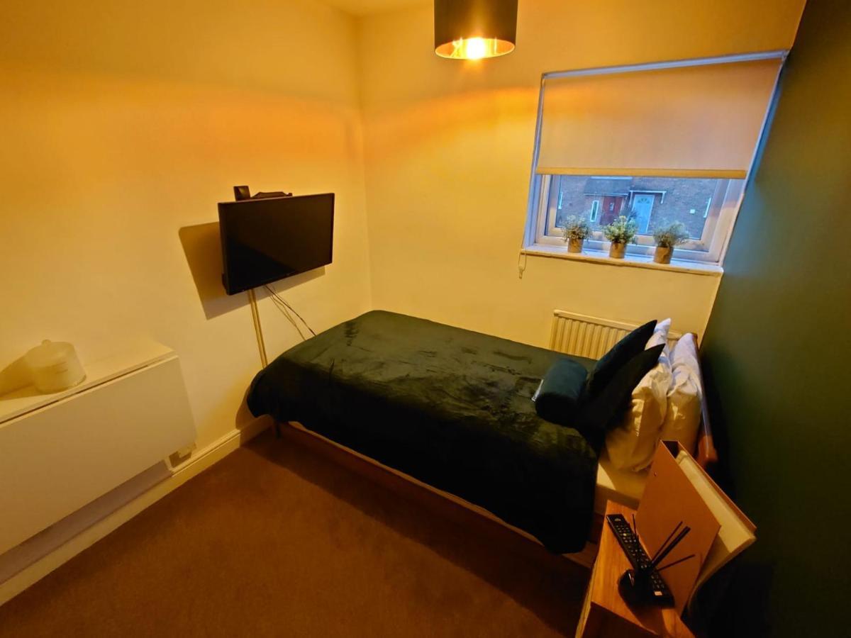 Lovely Rooms In A Quiet Place Of 워킹 외부 사진