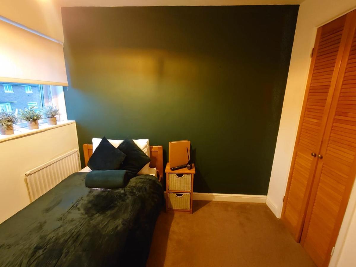 Lovely Rooms In A Quiet Place Of 워킹 외부 사진
