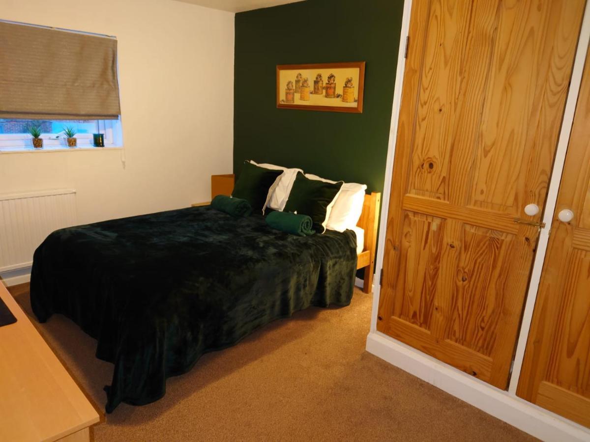 Lovely Rooms In A Quiet Place Of 워킹 외부 사진