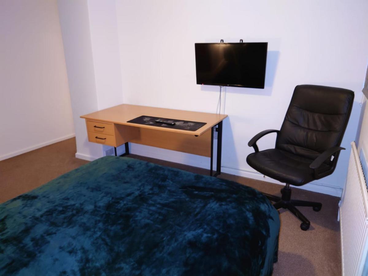 Lovely Rooms In A Quiet Place Of 워킹 외부 사진