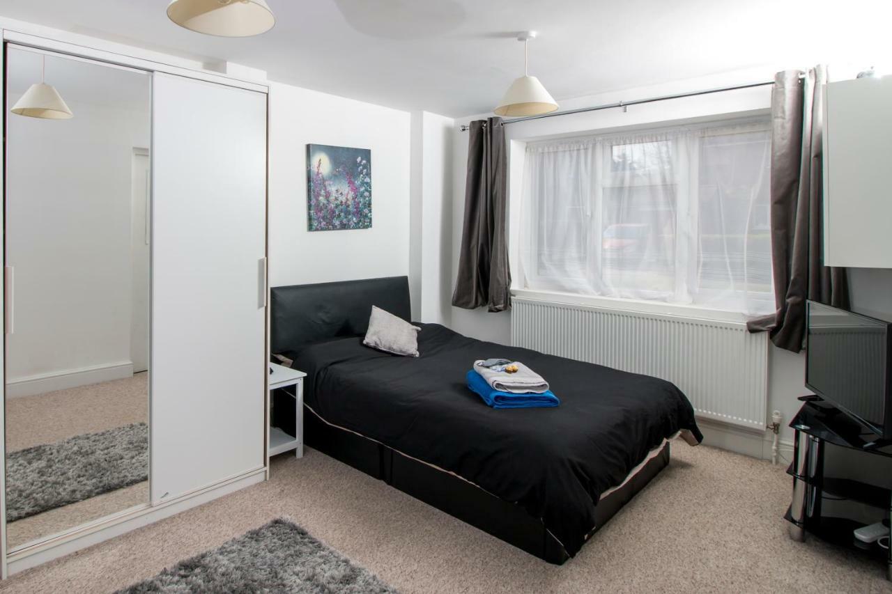 Lovely Rooms In A Quiet Place Of 워킹 외부 사진